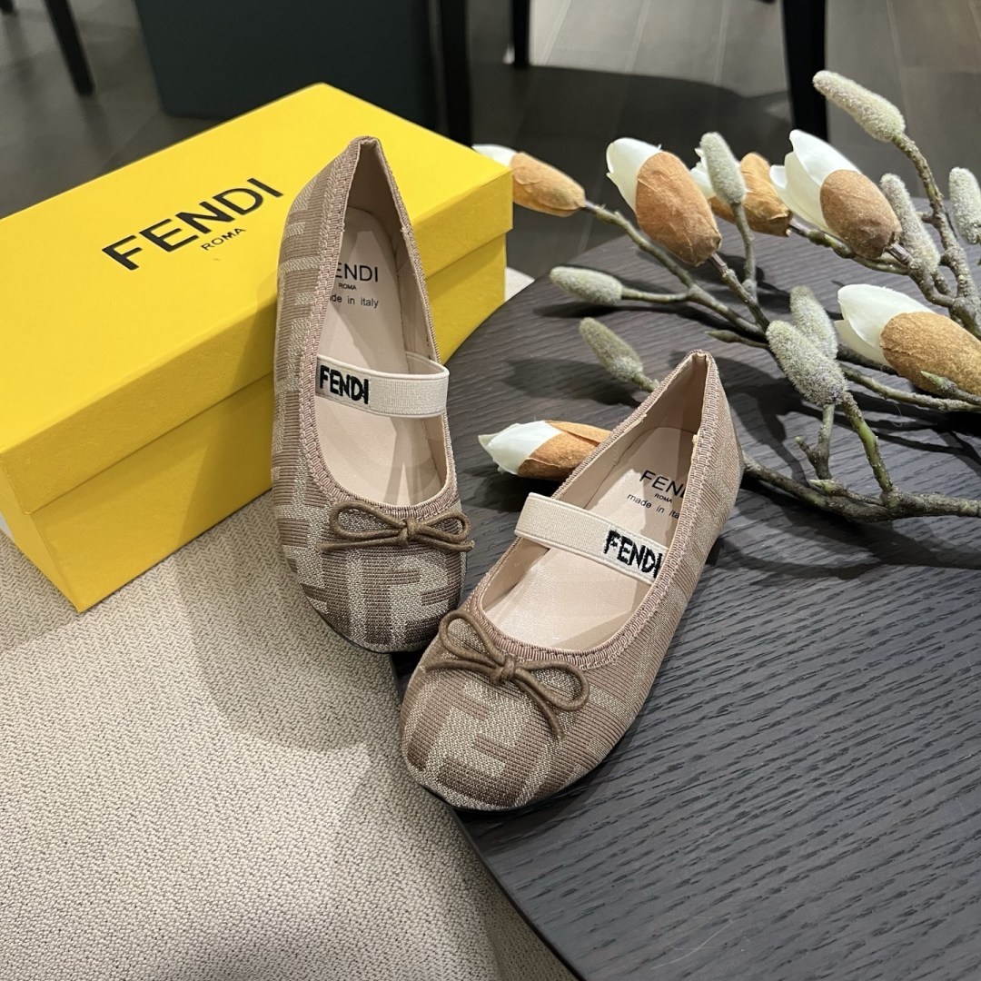 Children's shoes child